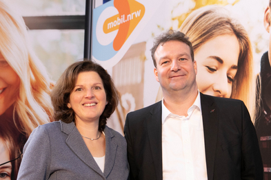Katja Jenkner, Leiterin Digitaler Vertrieb Nahverkehr der DB Vertrieb GmbH, und Jan-​Wolf Baake, Leiter Erlösmanagement und Produktinnovation DB Regio AG.